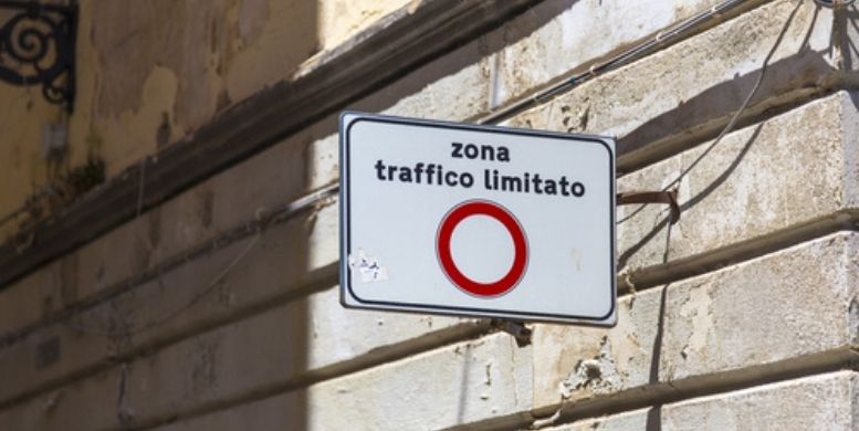 ZTL Bologna: orari, regole, multe e dove parcheggiare per evitarla
