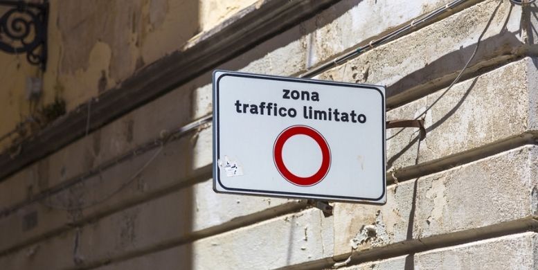 ZTL sospese ad agosto 2026: dove è vero e dove prendi la multa 